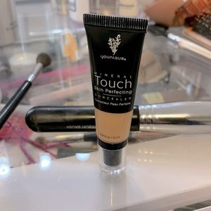 Younique Concealer Organza